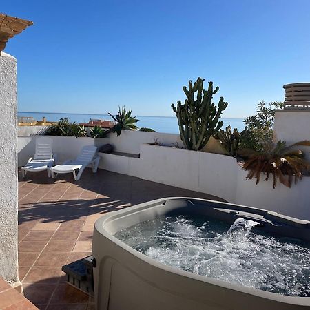 Penthouse With Private Roof Terrace And Jacuzzi Apartment Фуeнхирола Екстериор снимка
